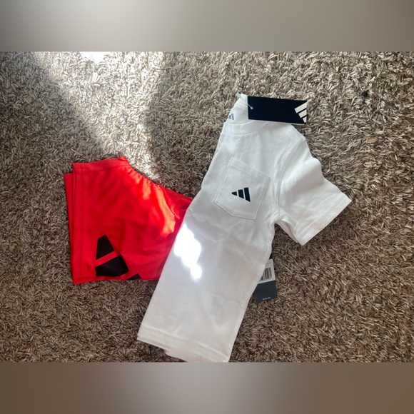 Adidas White T-Shirt and Red Shorts Set Size 4 Kids - Picture 8 of 8